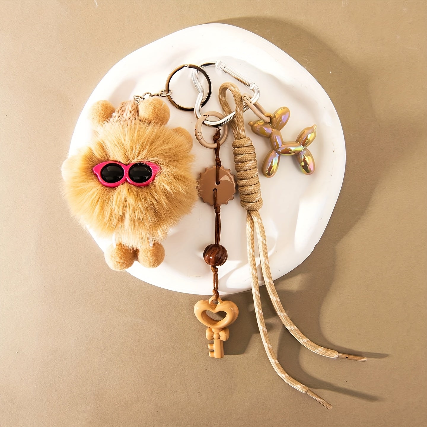 Cute Fluffy Keychain - Plush-like Ball Pendant with Beige\u002F keychain, Birthday\u002FGraduation\u002FTeacher's Day Gifts for Women & Men